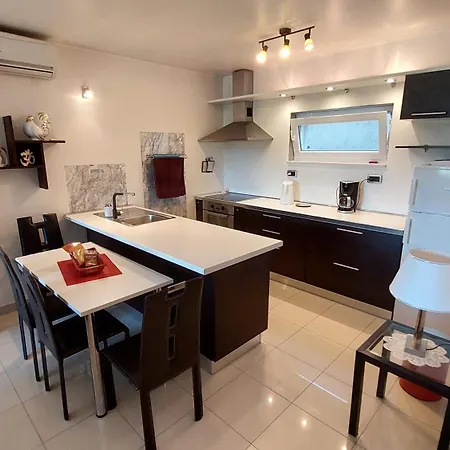 Svoboda Apartment
